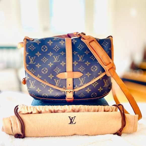 Authentic Vintage Louis Vuitton Saumur 30 Crossbody - Picture 2 of 16